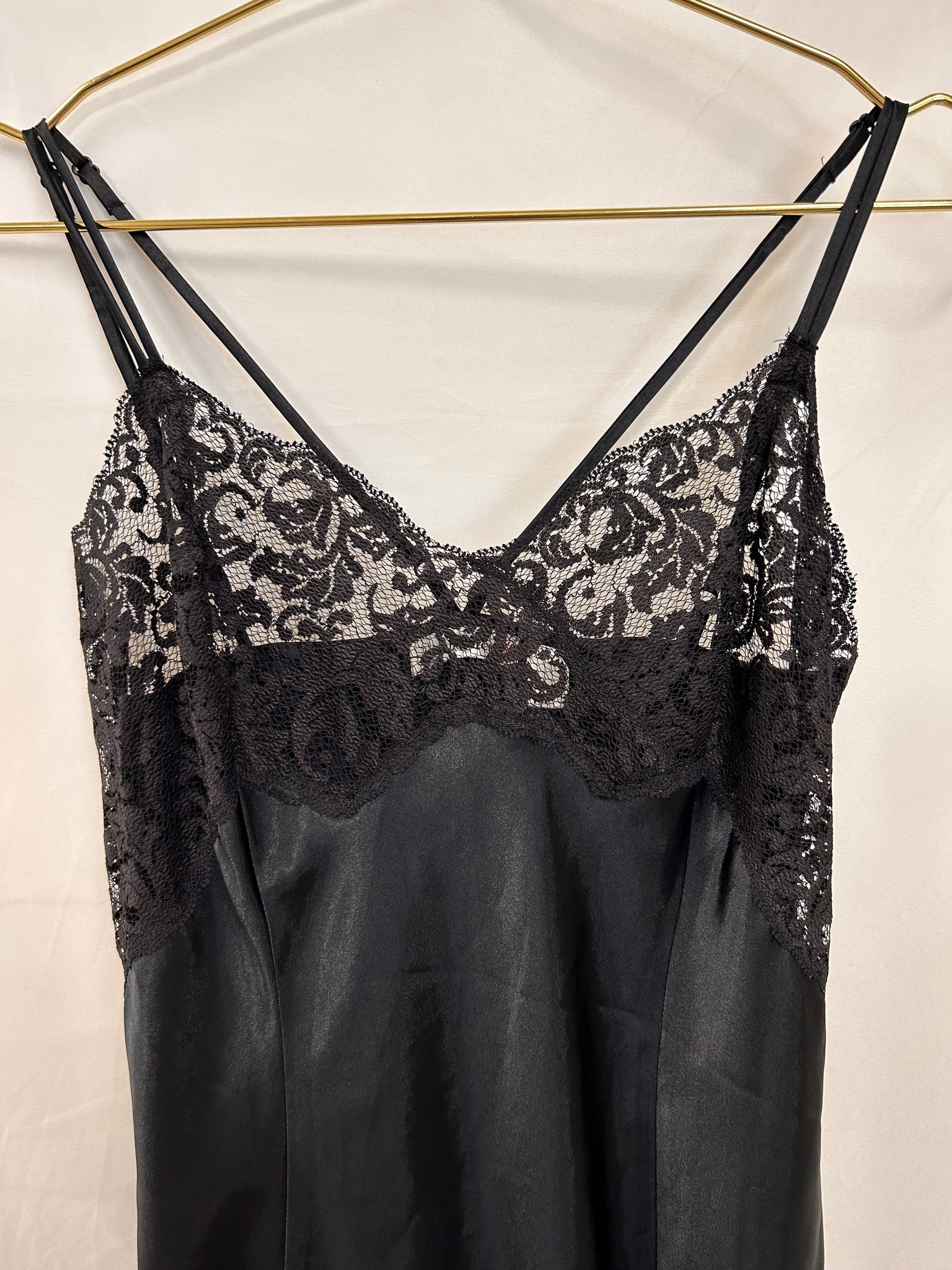 Vintage: Victoria’ s Secret 90’ s Black Lace Slip Dress
