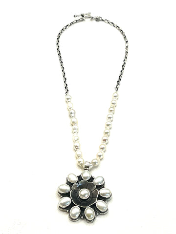 The Pearl Flower Necklace