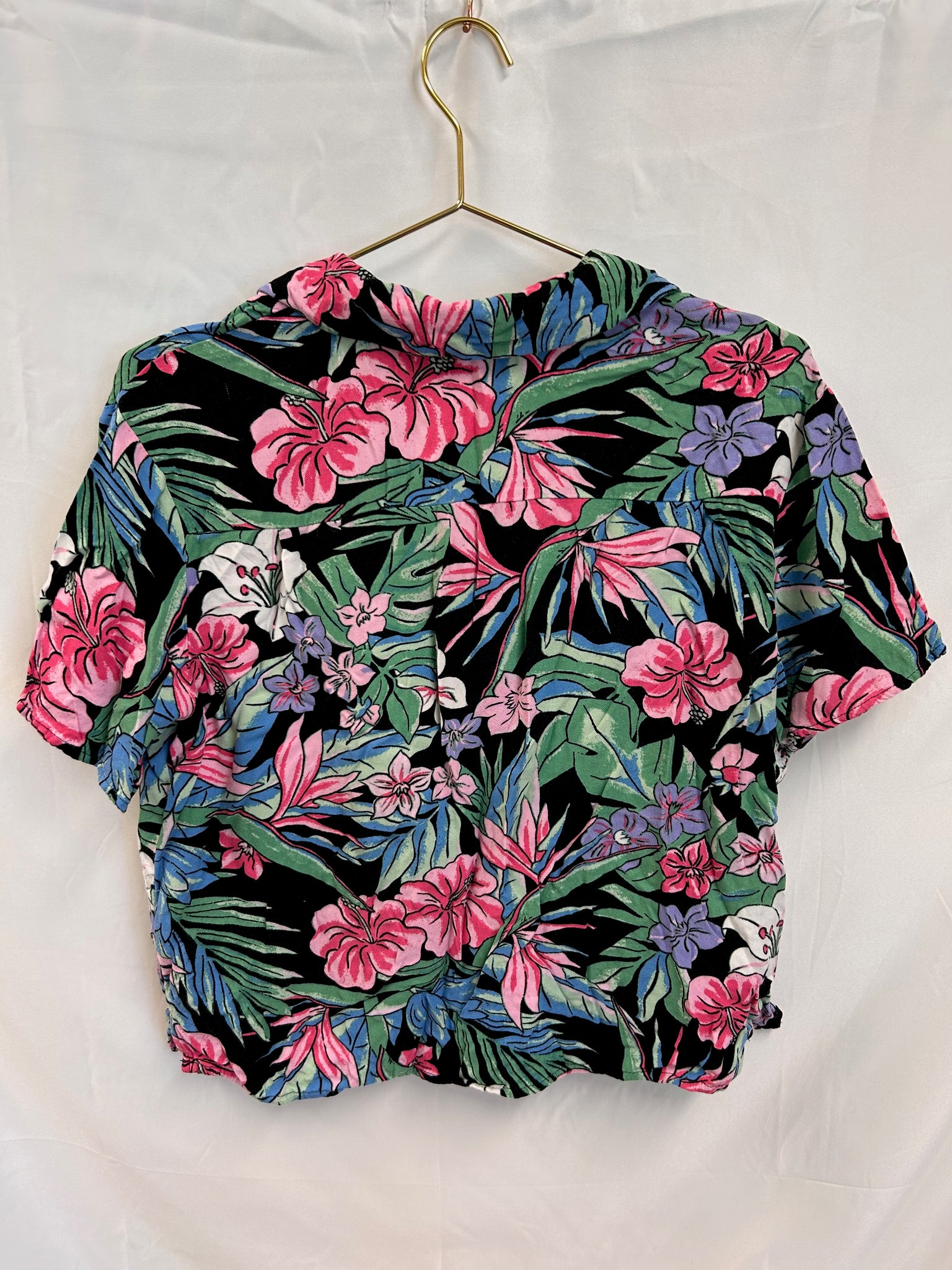 VINTAGE: Wild Fable Cropped Hawaiian Button Down Mom Shirt, Made in Indonesia