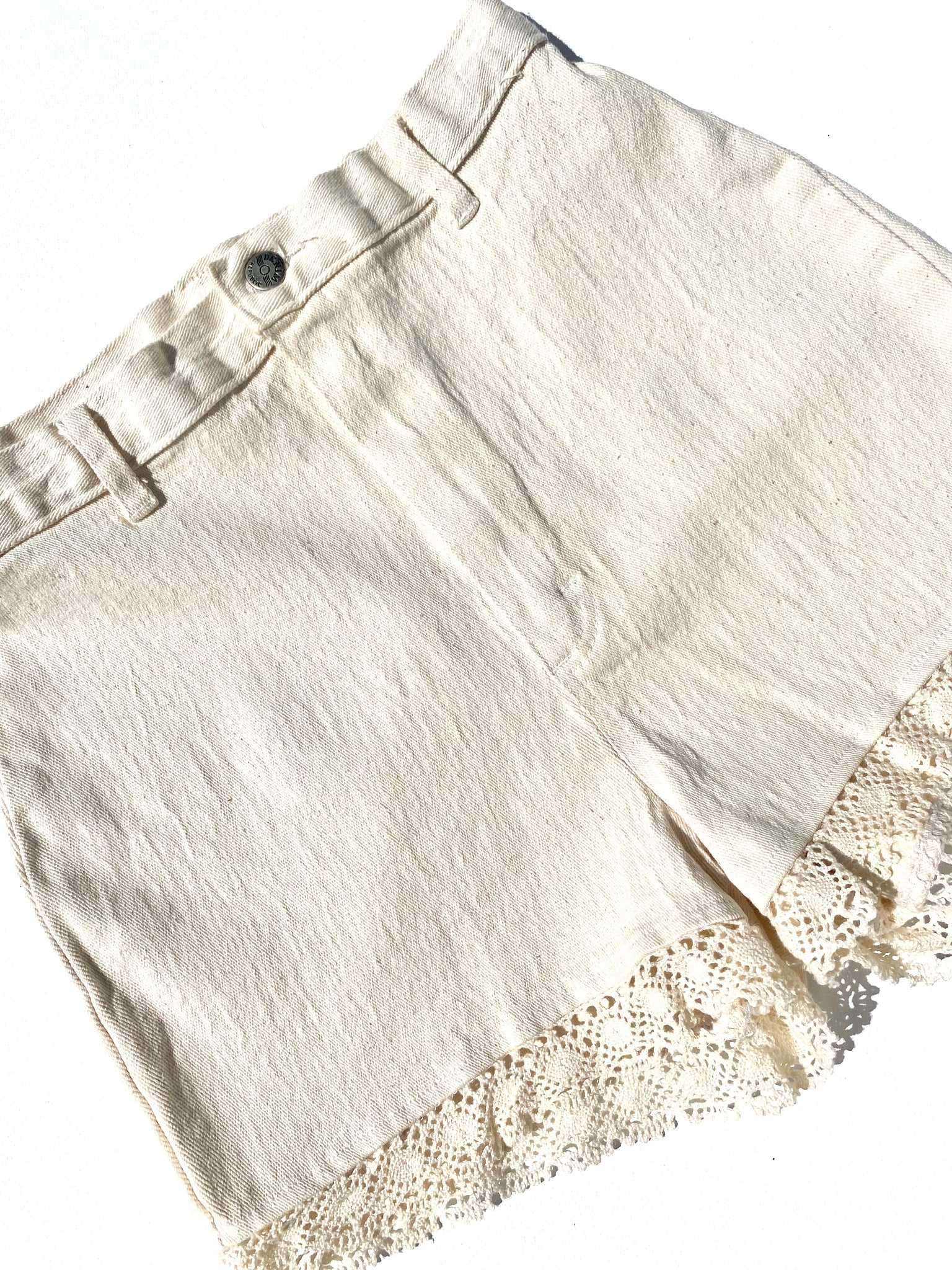 VINTAGE: Linen Shorts - Cream Lace