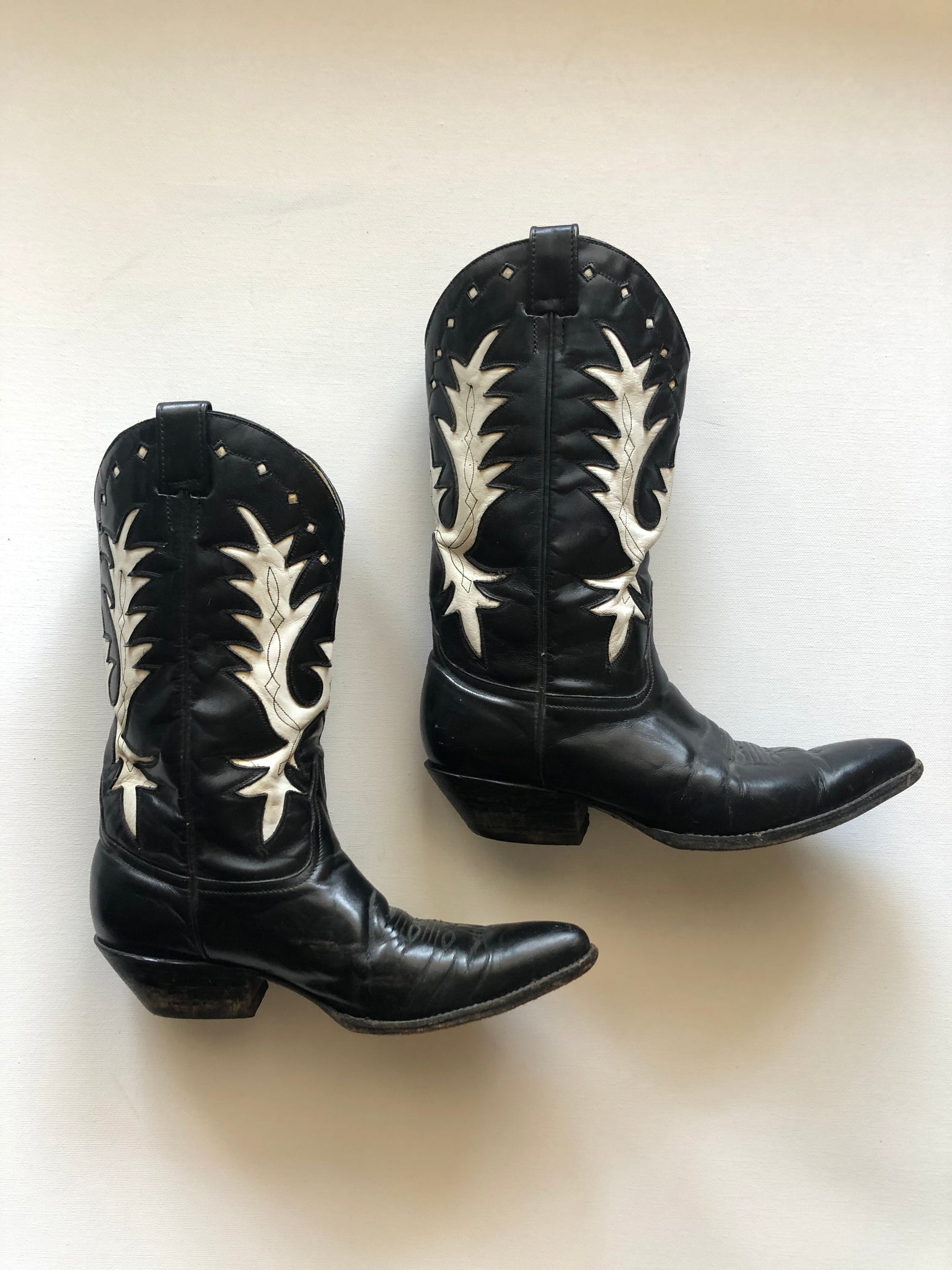VINTAGE: Western Boots - Black & White Flourish