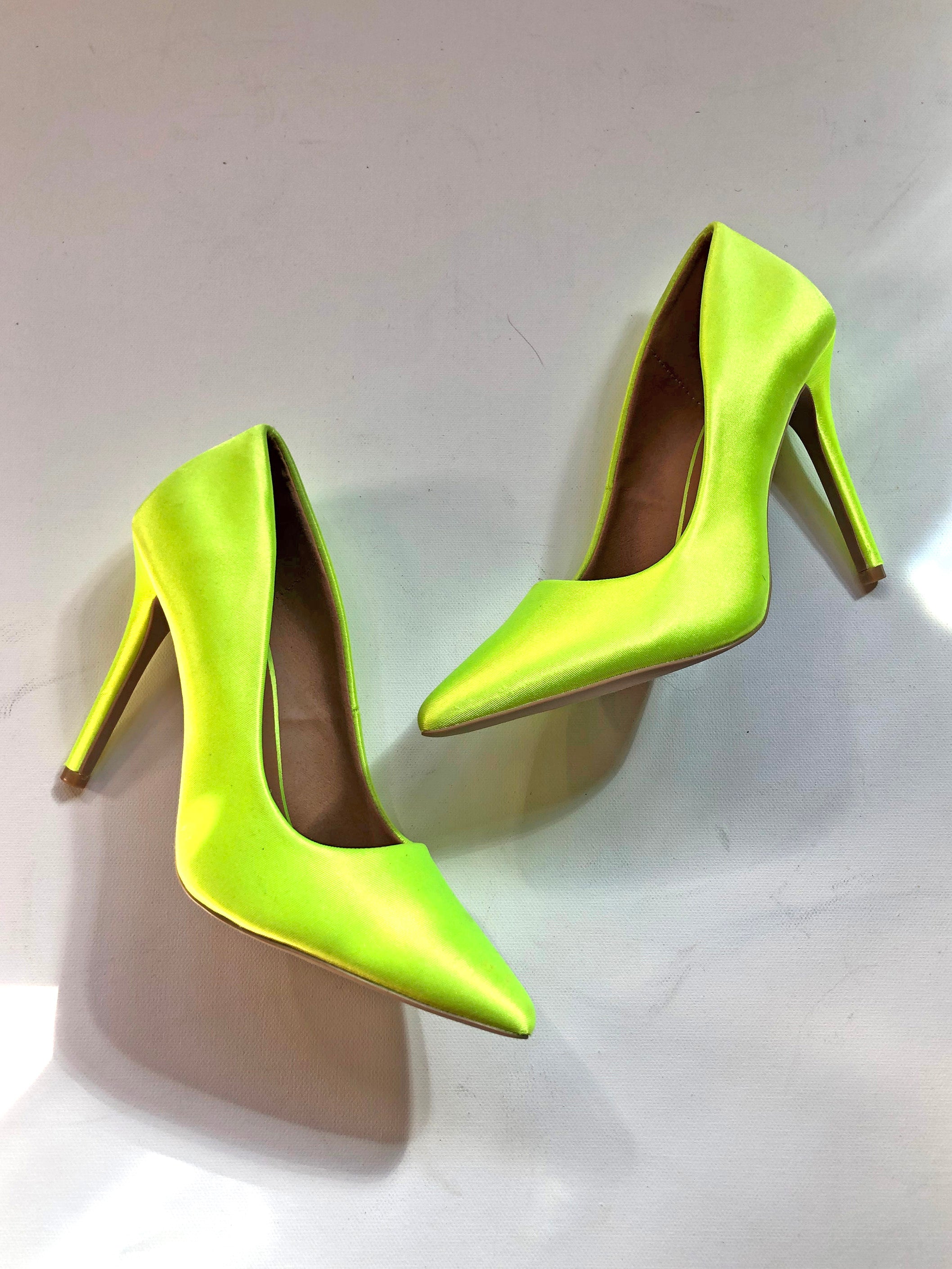 Yellow neon shops pumps